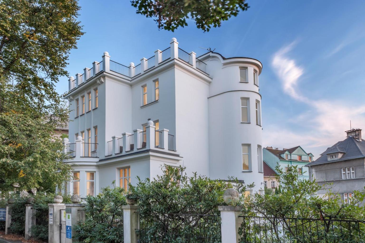 Apartments Villa Whitehouse اوسترافا المظهر الخارجي الصورة