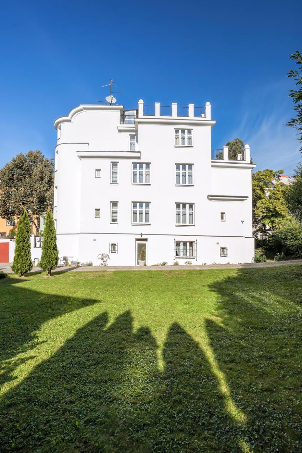 Apartments Villa Whitehouse اوسترافا المظهر الخارجي الصورة