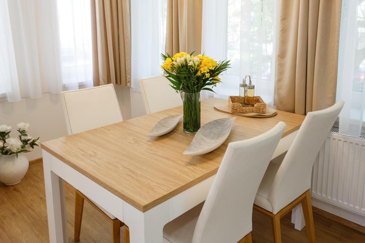 Apartments Villa Whitehouse اوسترافا المظهر الخارجي الصورة