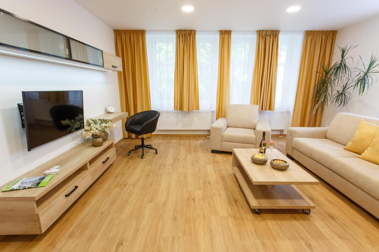 Apartments Villa Whitehouse اوسترافا المظهر الخارجي الصورة