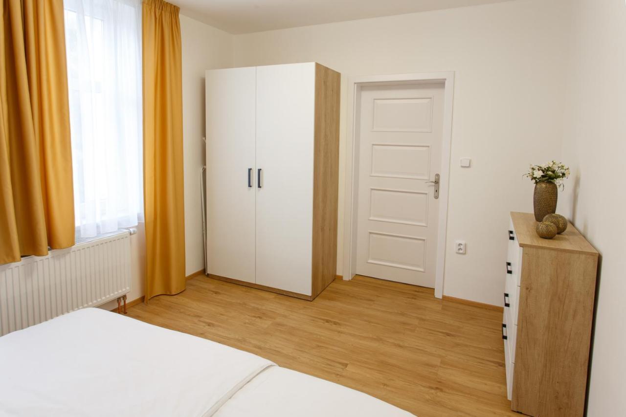Apartments Villa Whitehouse اوسترافا المظهر الخارجي الصورة