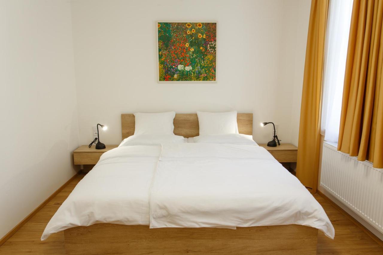 Apartments Villa Whitehouse اوسترافا المظهر الخارجي الصورة