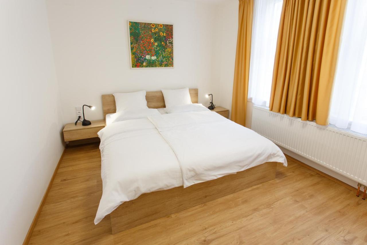 Apartments Villa Whitehouse اوسترافا المظهر الخارجي الصورة