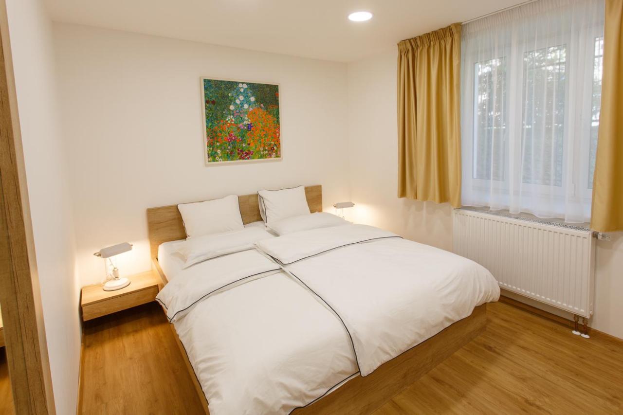 Apartments Villa Whitehouse اوسترافا المظهر الخارجي الصورة