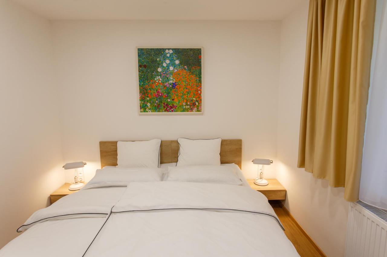 Apartments Villa Whitehouse اوسترافا المظهر الخارجي الصورة