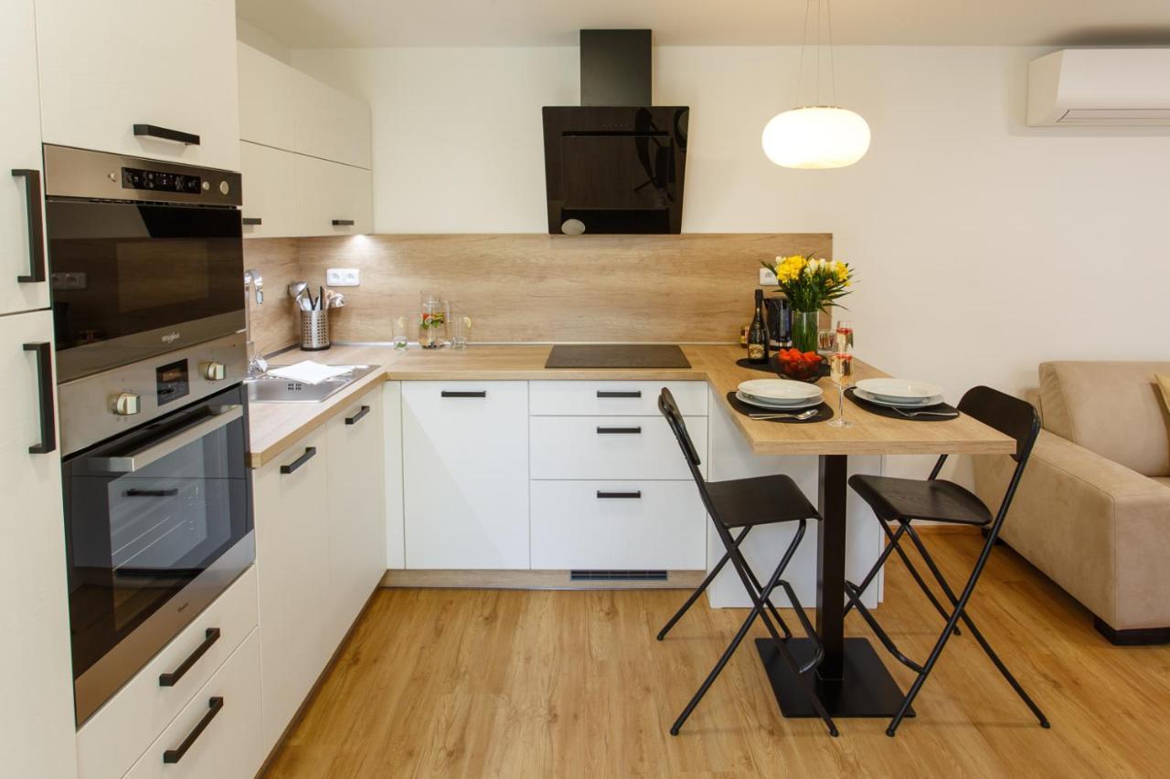 Apartments Villa Whitehouse اوسترافا المظهر الخارجي الصورة