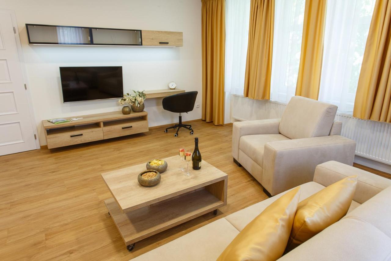 Apartments Villa Whitehouse اوسترافا المظهر الخارجي الصورة