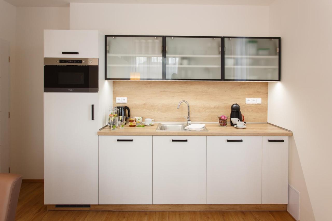 Apartments Villa Whitehouse اوسترافا المظهر الخارجي الصورة