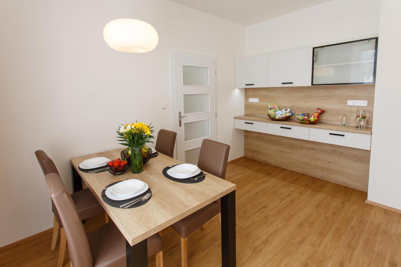 Apartments Villa Whitehouse اوسترافا المظهر الخارجي الصورة
