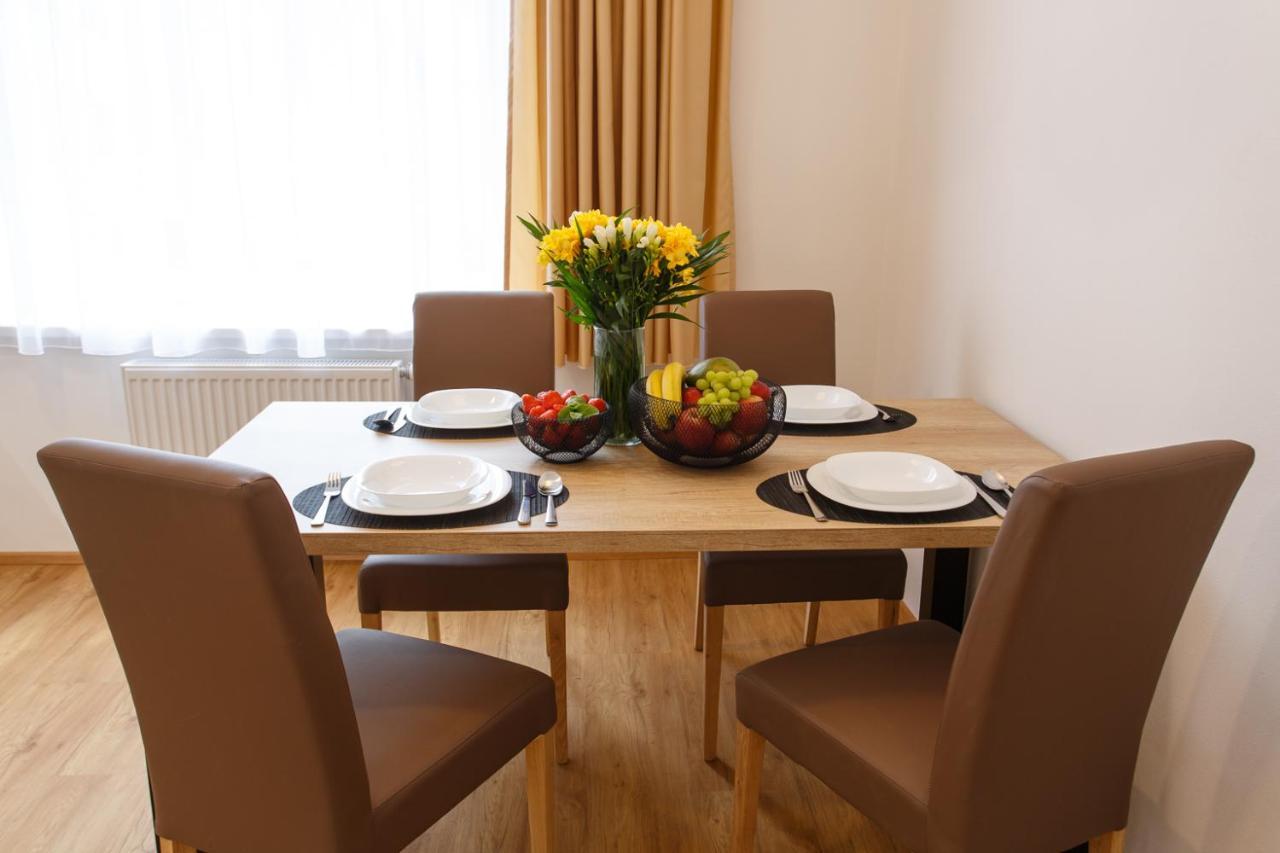 Apartments Villa Whitehouse اوسترافا المظهر الخارجي الصورة