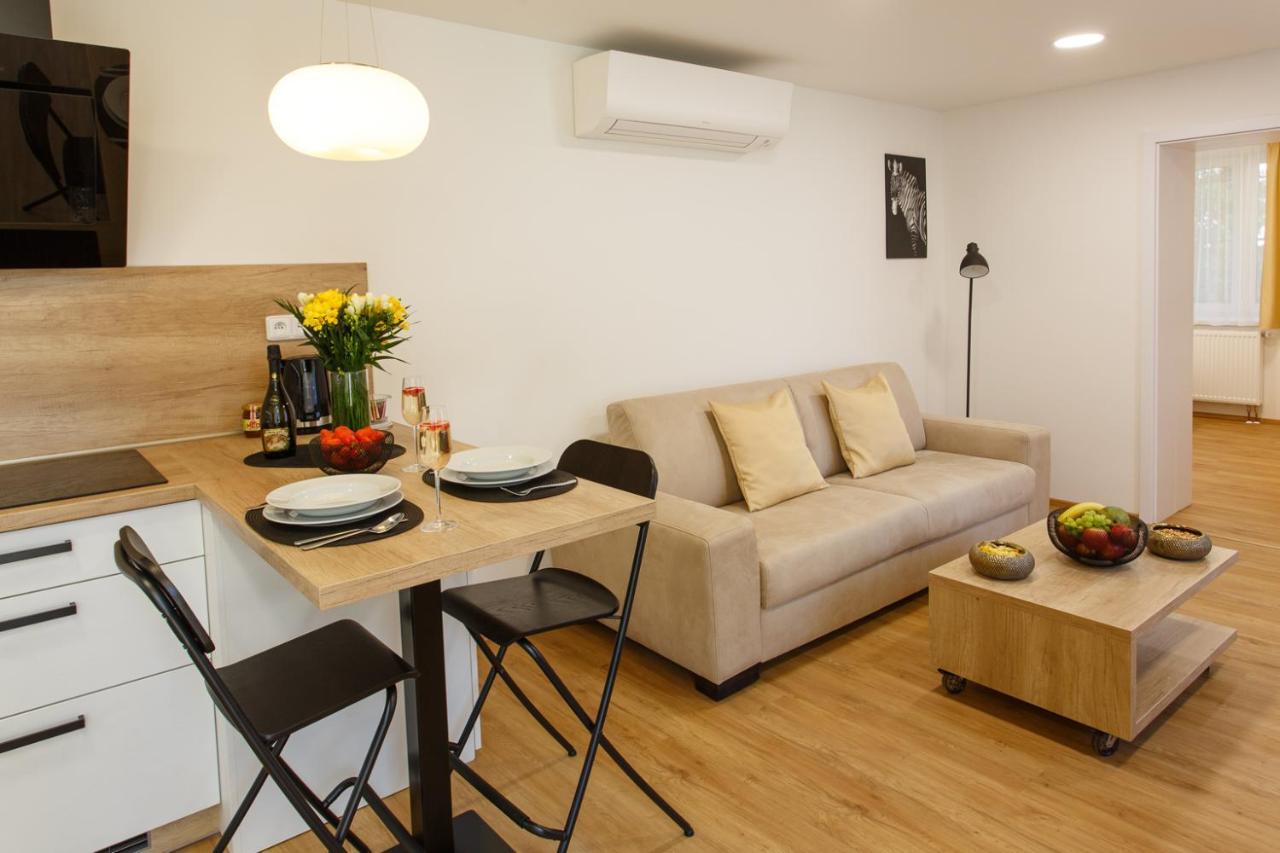Apartments Villa Whitehouse اوسترافا المظهر الخارجي الصورة