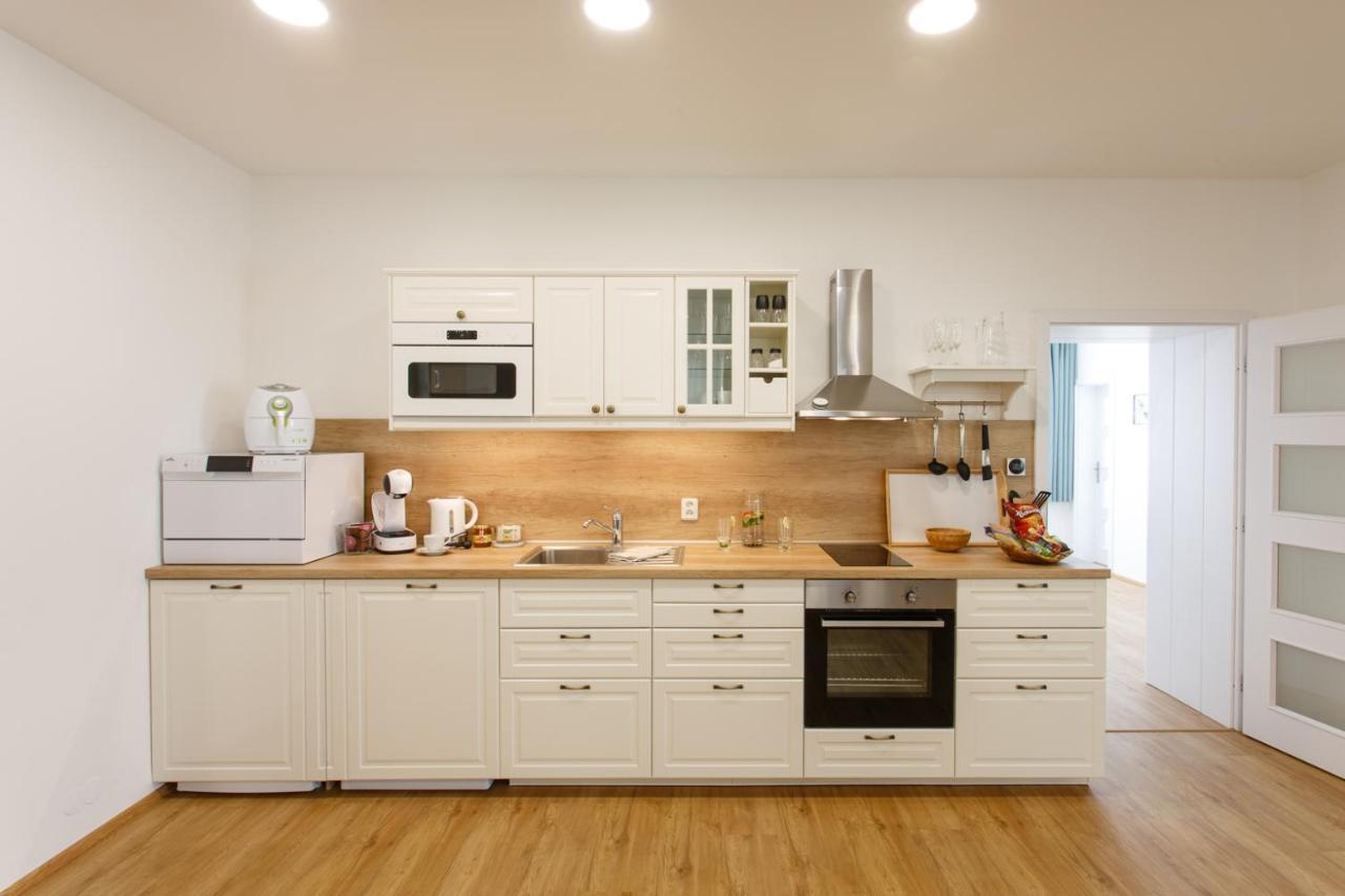 Apartments Villa Whitehouse اوسترافا المظهر الخارجي الصورة