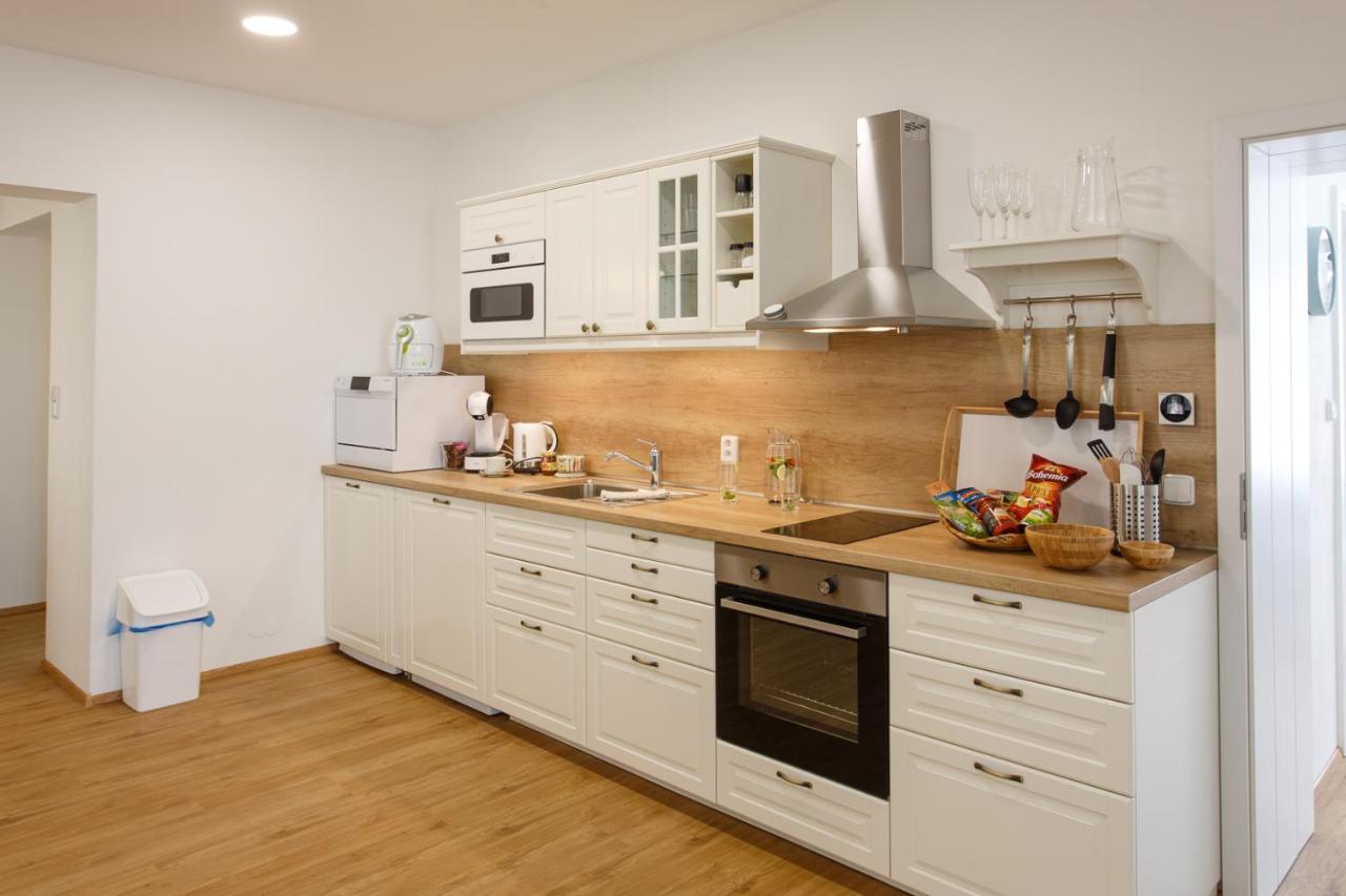 Apartments Villa Whitehouse اوسترافا المظهر الخارجي الصورة
